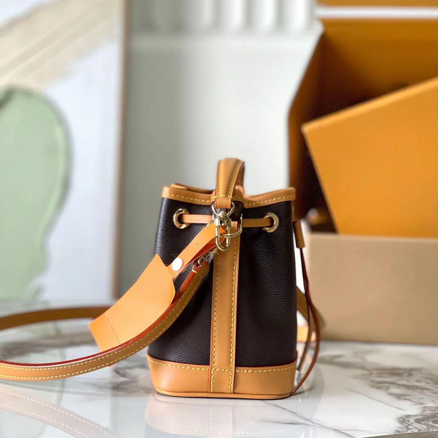 กระเป๋าถือทรงถังขนาดเล็กผ้าแคน - Tote Bag Leather Monogram บทวิจารณ์และราคา